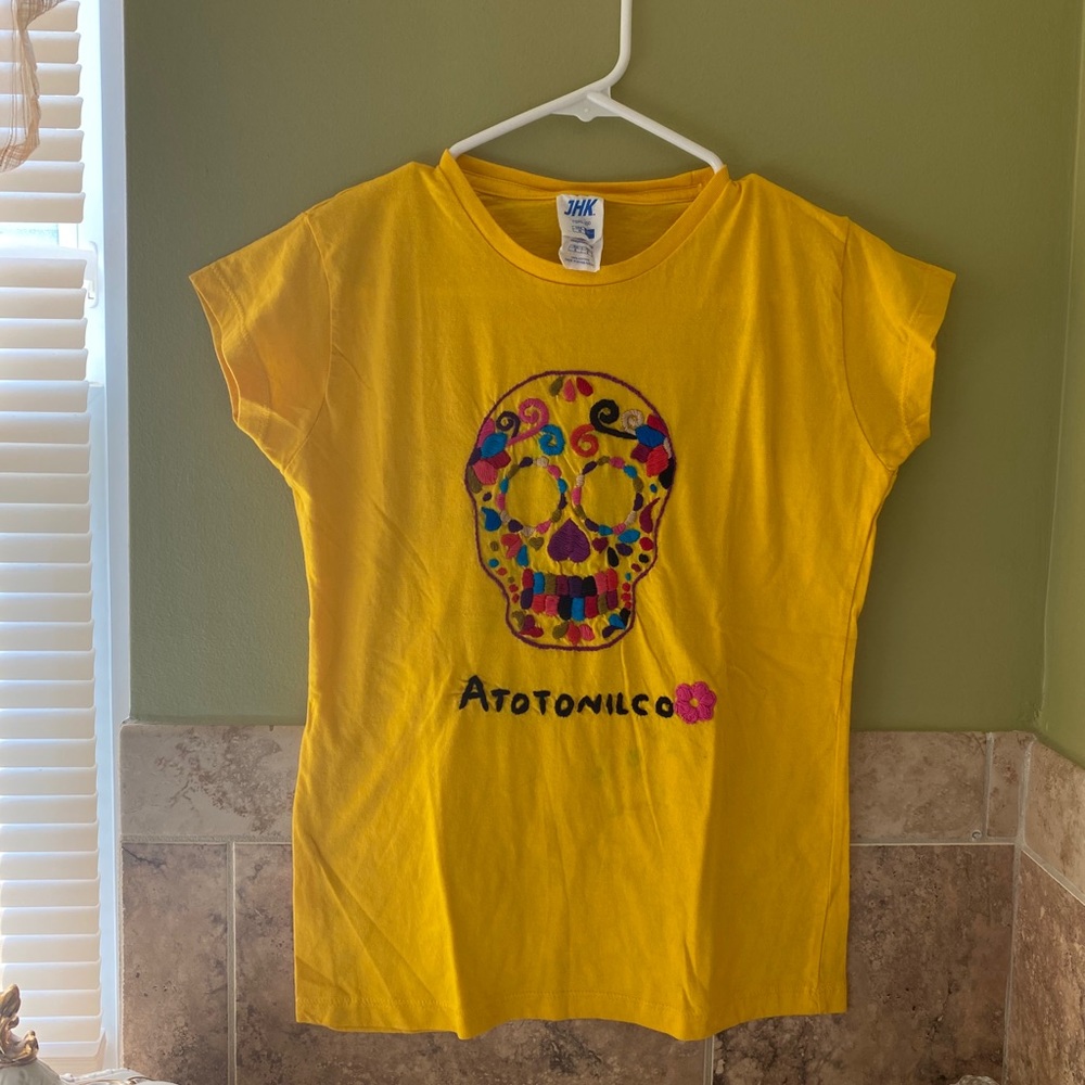 Embroidered tee